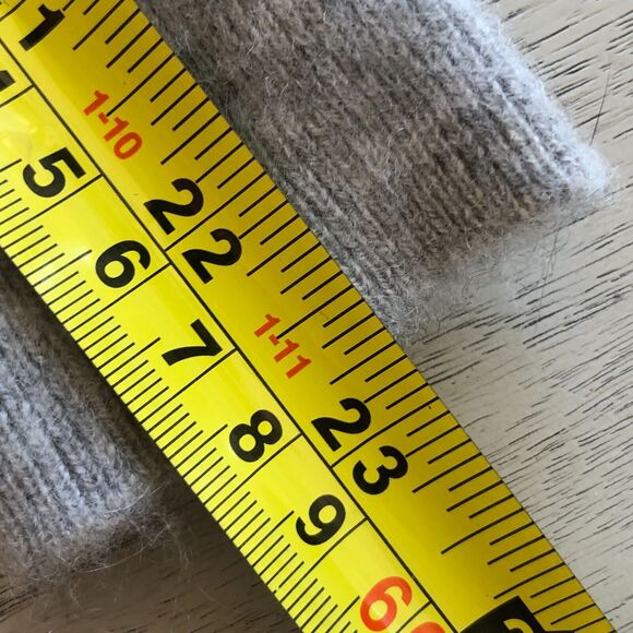 Bela NYC Cashmere Ultra Soft Classic‎ Preppy V-Neck Sweater Gray Sz S - Picture 11 of 11